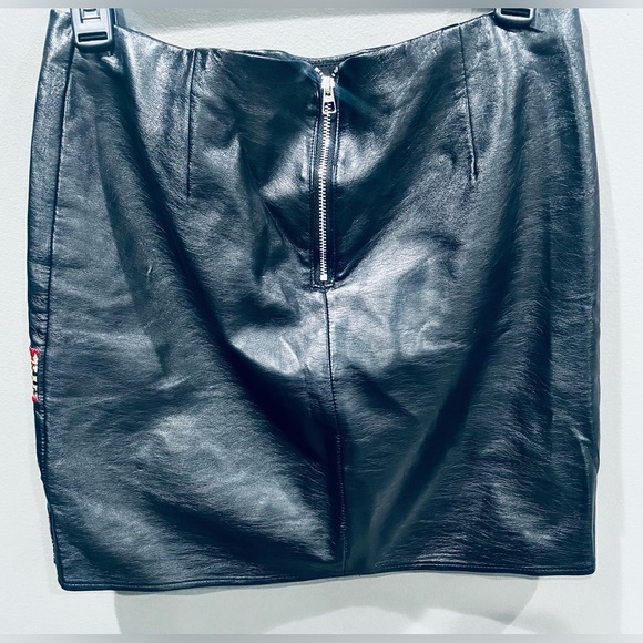 Women’s Black Floral Embroidered Faux Leather Short Skirt Size S NWOT - Picture 4 of 4